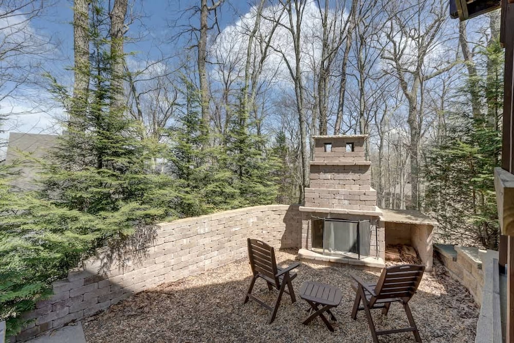 New Ski-in Ski-out Hot Tub Fire Pit Spa