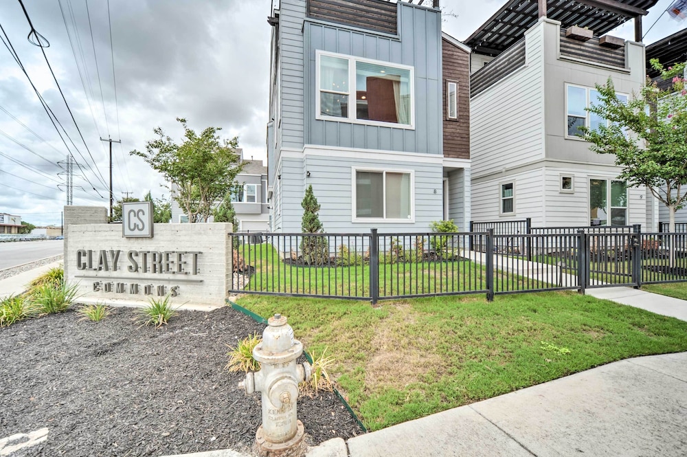 Walkable San Antonio Getaway w/ Rooftop Patio view 4
