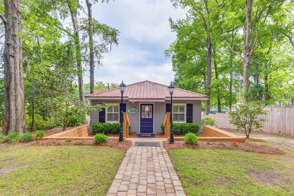 Private Dock + Porch: Lakefront Retreat in Cobb!