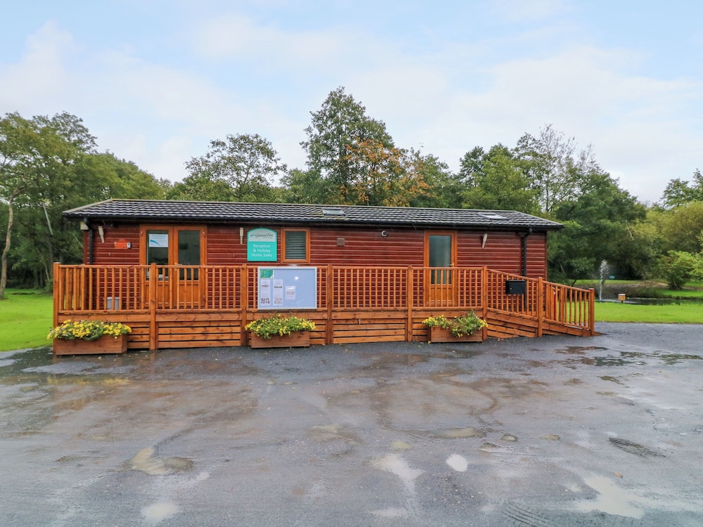 Lakeside Lodge