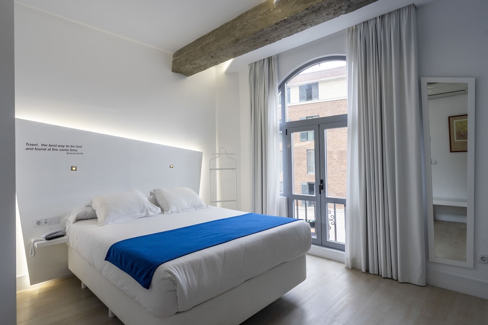 Hotel Atarazanas Málaga Boutique Hotel - Image 1