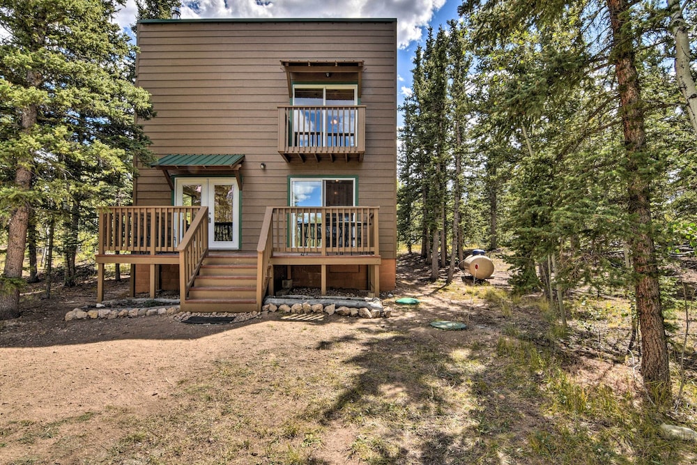 Woodsy Cabin Hideaway w/ Deck: Hike, Fish, Escape