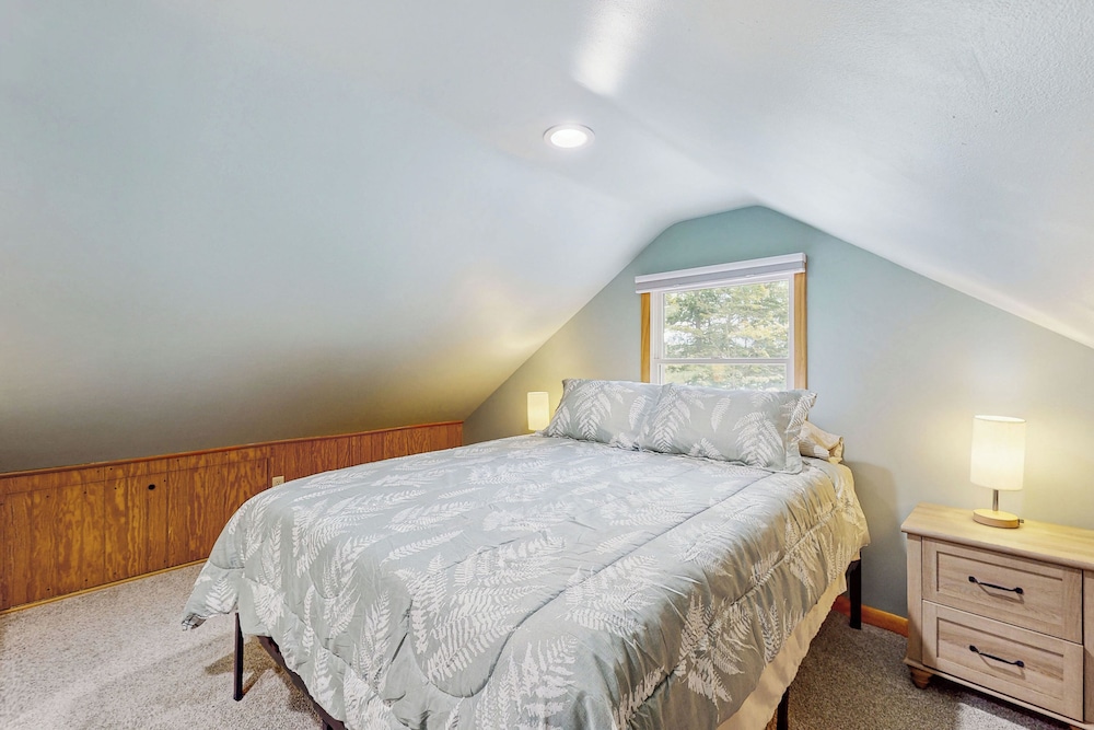 Hot Tub + Deck: Waterfront Home on Sacandaga Lake