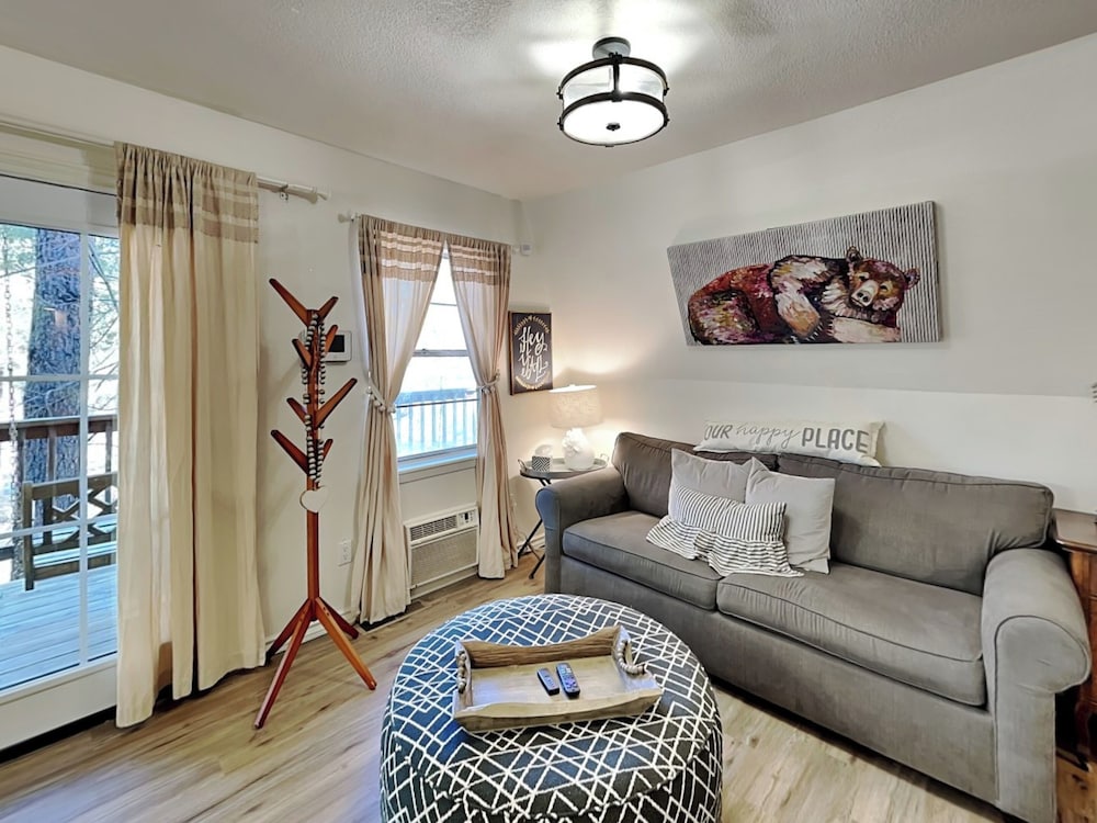 Doc's Den by Ruidoso Vacation Rentals