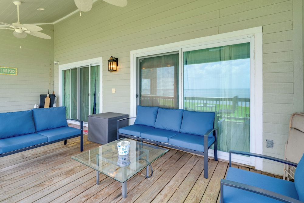 Boat & Fish: Gem w/ Water Views on Lake Livingston