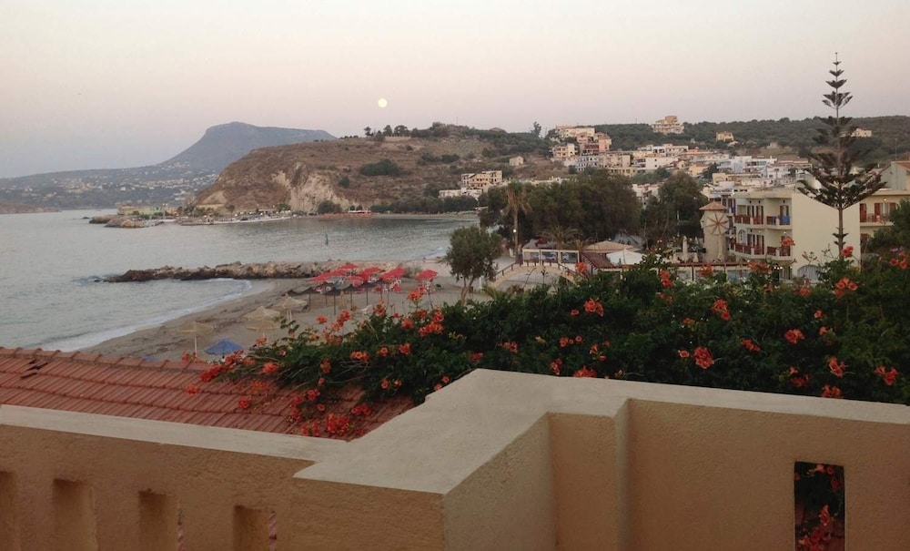 Asterias Studios Apartments