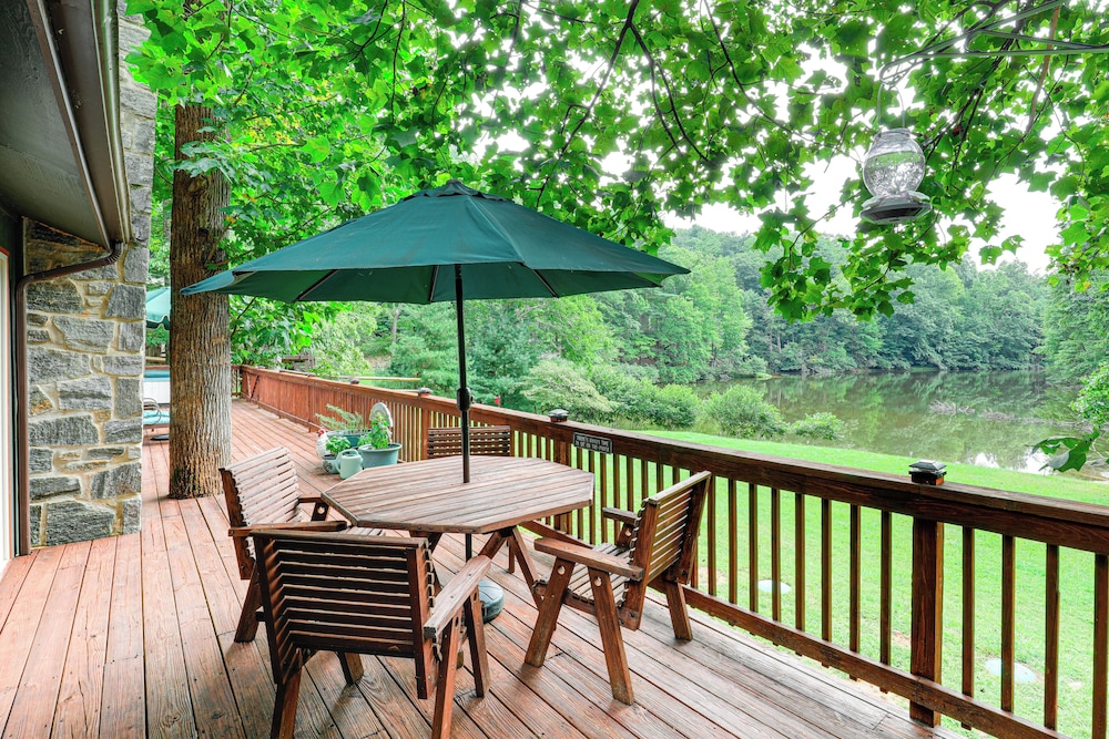 Deck & Game Room! Lakefront Blue Ridge Mtn Gem