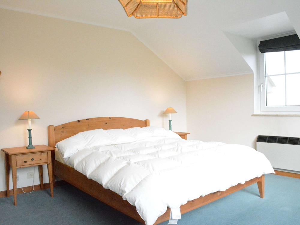 Spacious Villa Near Lesse view 5