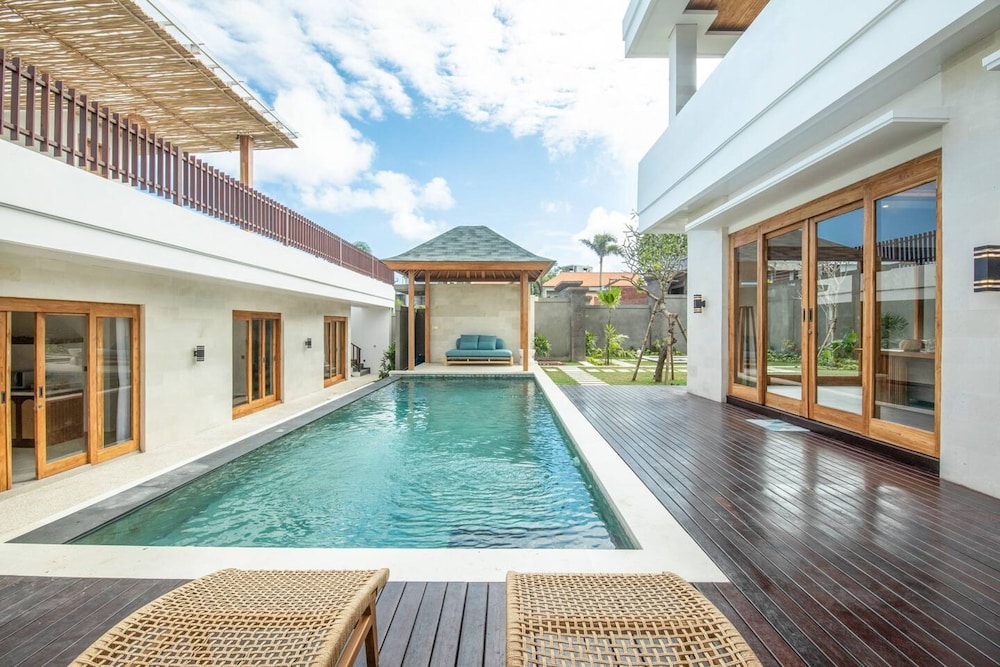 Breeze Opulent 6 BR in With Ocean View 5 Mins to Savaya