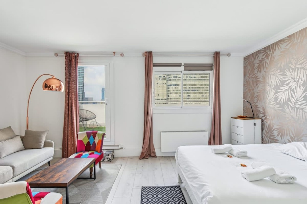 Exceptional Apartment With Terrace - La D Fense
