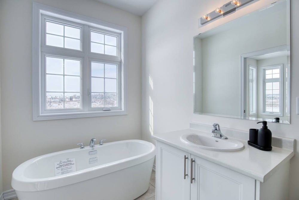 Spacious Brand New 4-bed Retreat in Quinte West