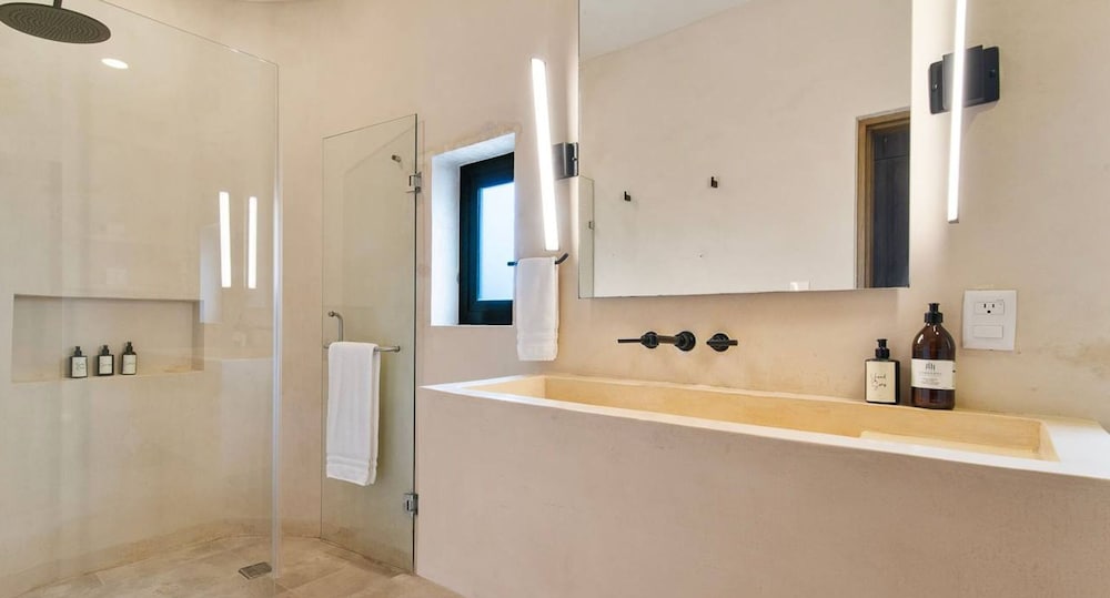 Prime 5th Ave Stay - 2BR With King Beds City Views