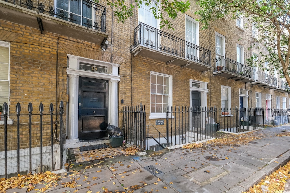 Luxury 3BR 2BA with Hot Tub and Garden