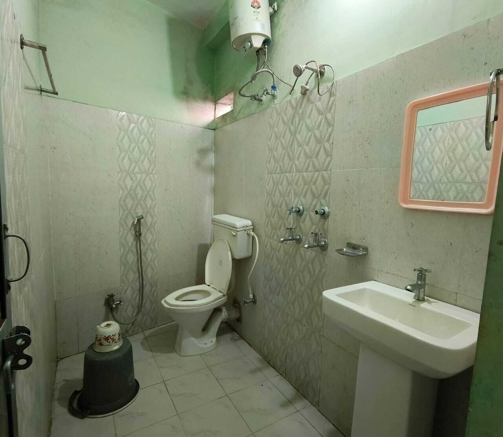 Hotel J B Palace