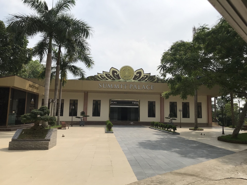 Paragon Resort