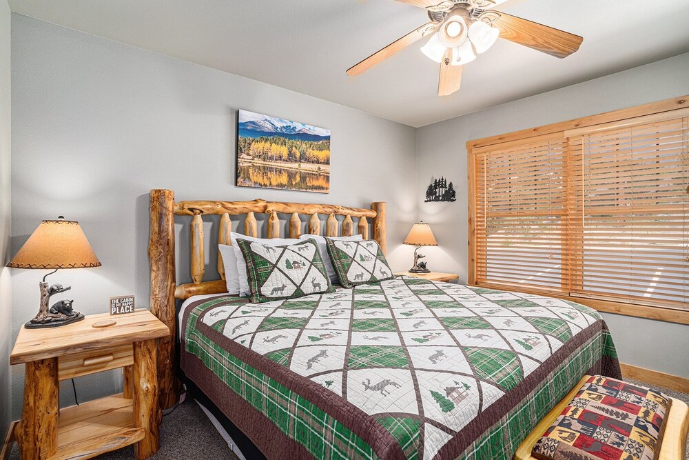 Solitude Bobcat #3 - Estes Park 2 Bedroom Condo by RedAwning view 2