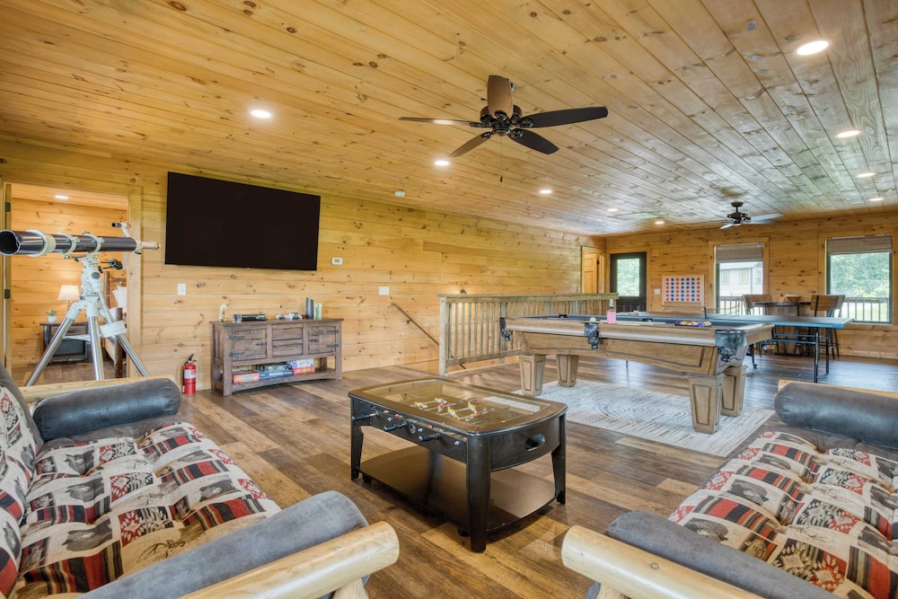 Lions Landing by Avantstay Sleeps 18 Hot Tub Game Room Views Near Pigeon Forge