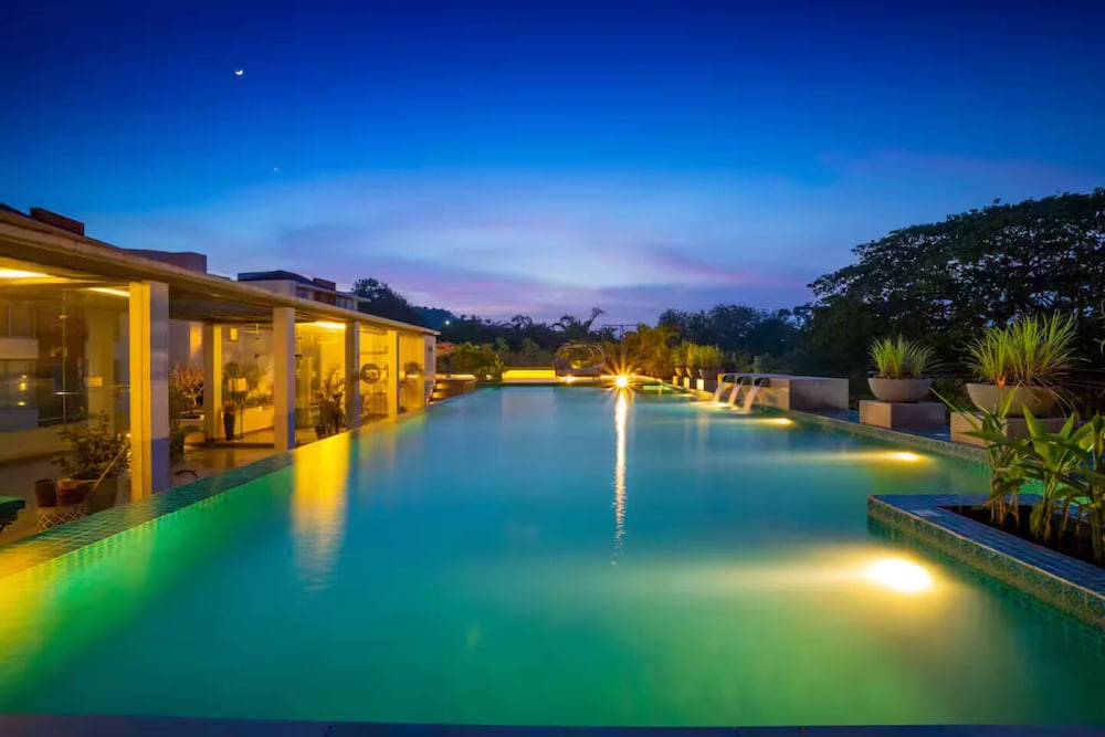 The Coastal Nest - 2BHK by Da Alohas