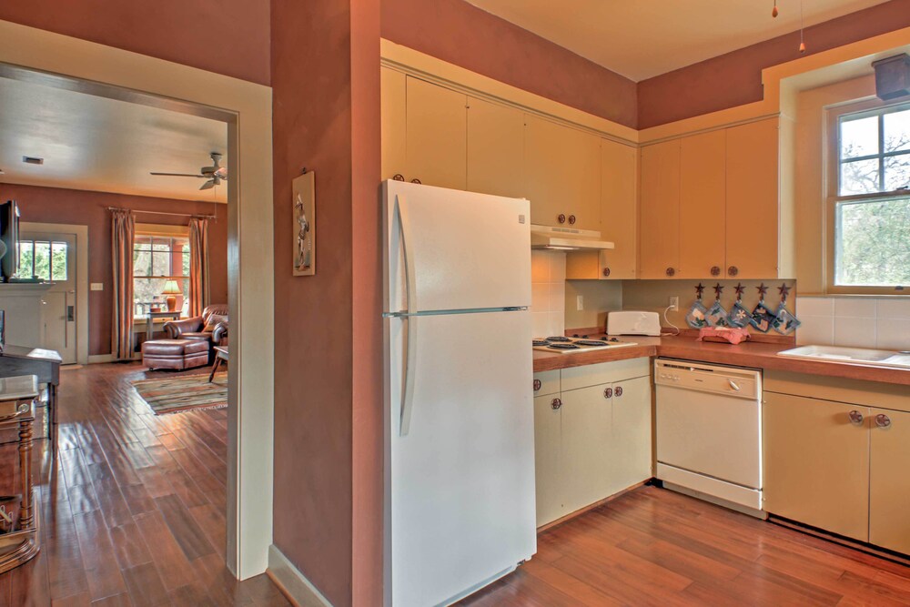 'august Schmidt' Fredericksburg Cottage w/ Hot Tub view 4