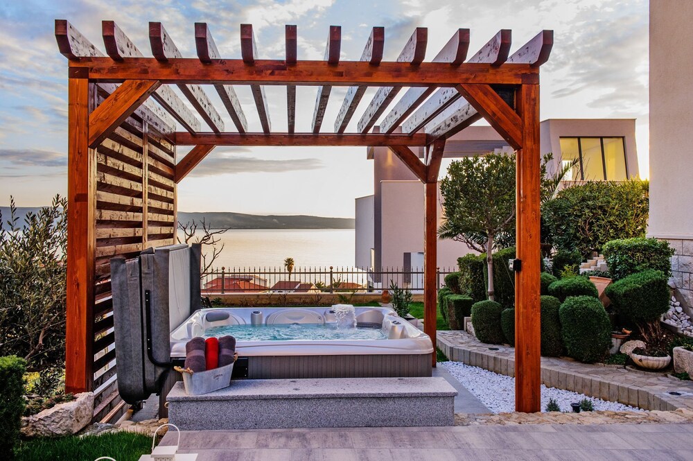 Anka - With Open Jacuzzi - R1