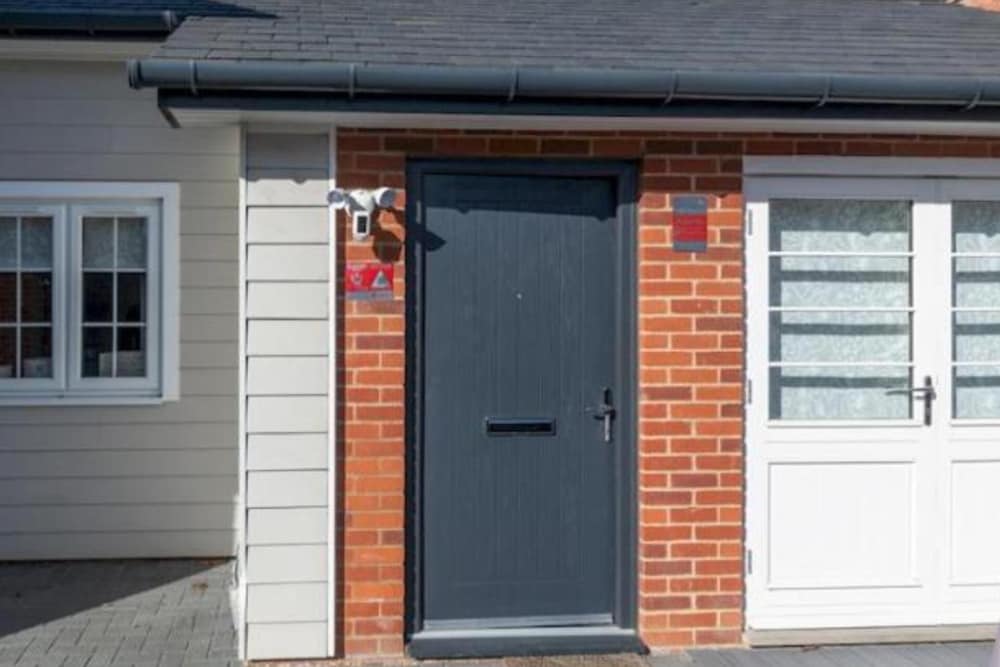 2-bed House in Reading-near Town-sleeps 4