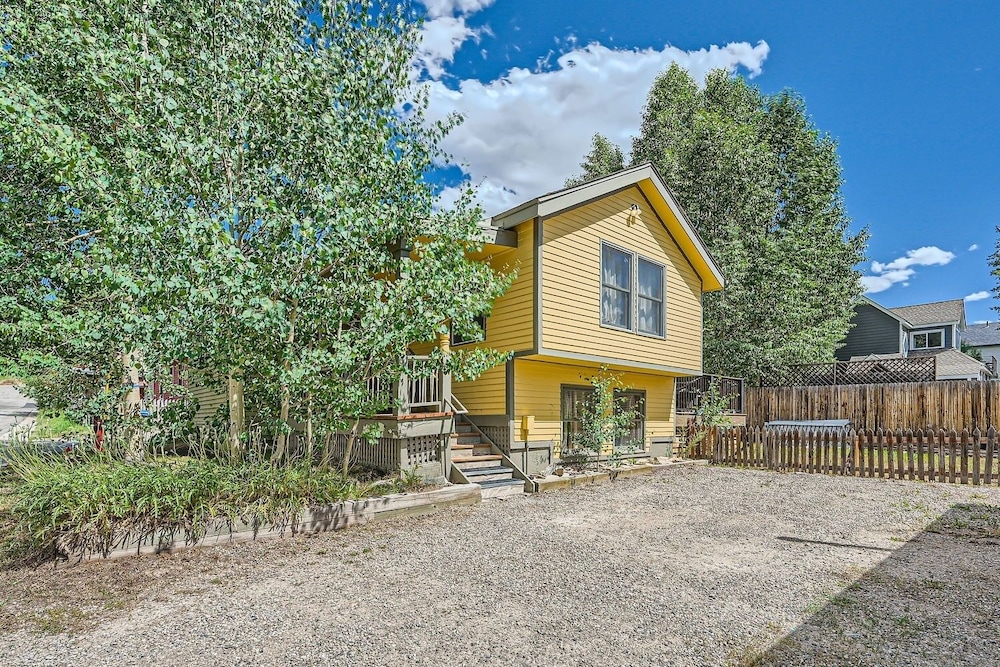 Imperial View 3 Bedroom Home by RedAwning