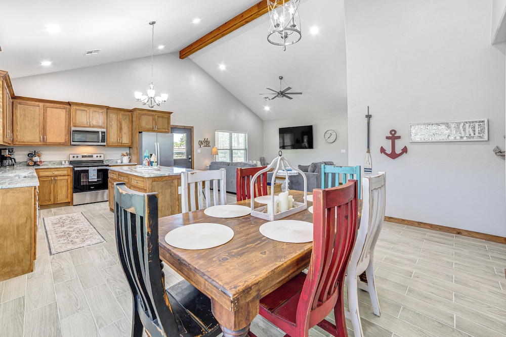 1 Mi to Lake Texoma: Expansive Outdoorsy Escape!