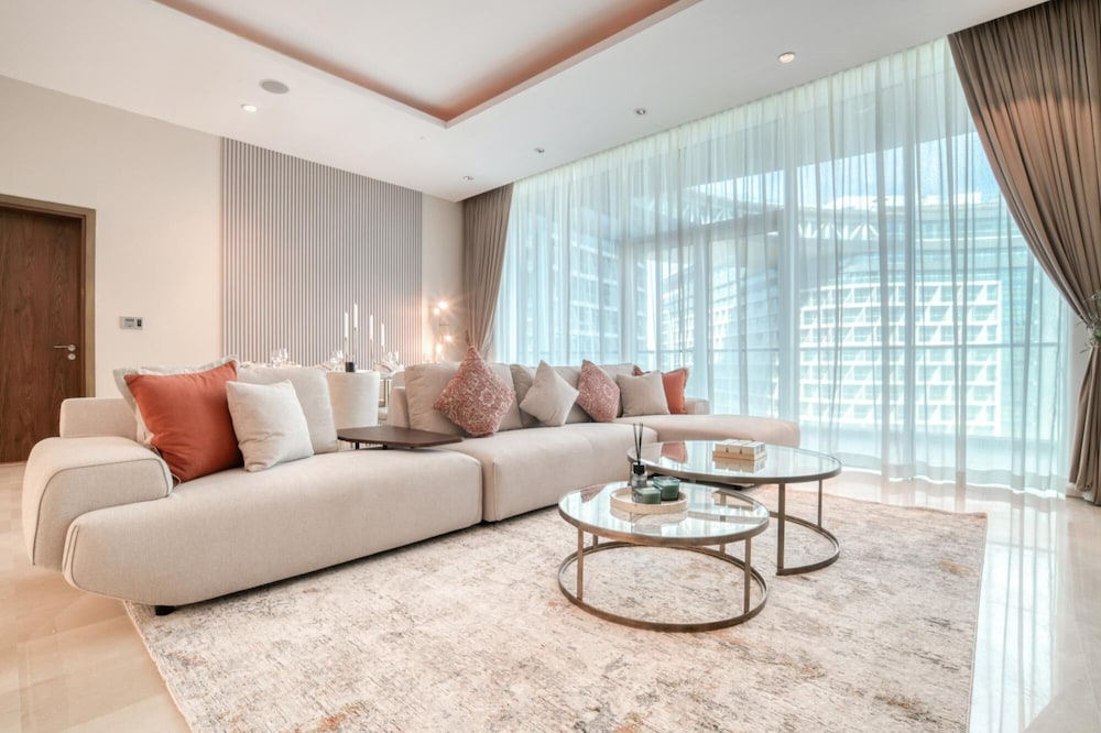 Modish Palm 3BR w Private Balcony Beach Access