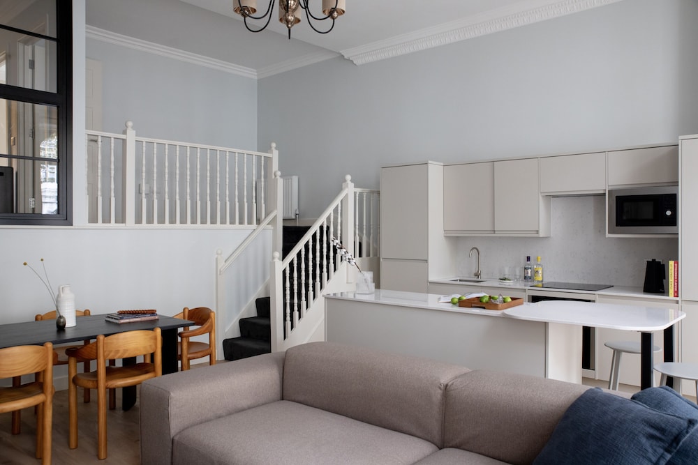 Gulaid House Knightsbridge by Bob W London