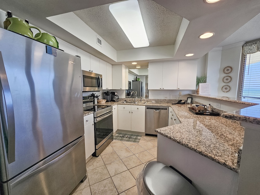 404bt, Ocean View Condo, Full Resort Amenities 2 Bedroom Condo