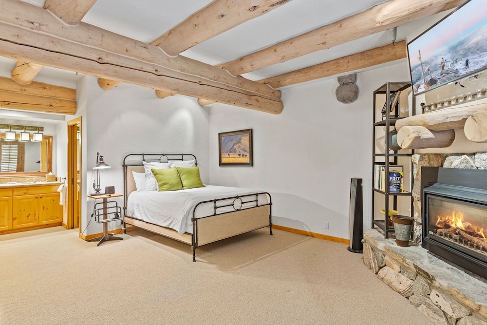 Pine Inn at Trail's End Lodge - Three Bedroom Residence with Spa #2 3 Condo