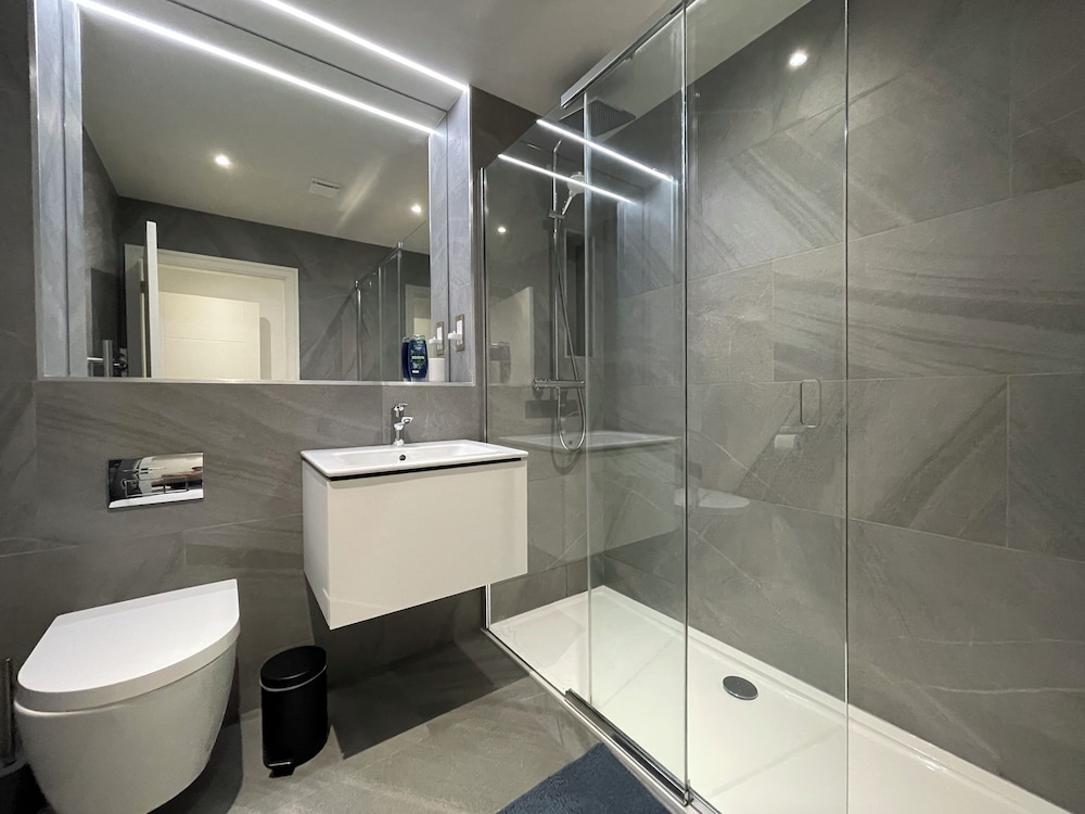 Elegant 2 Bedroom Apartment