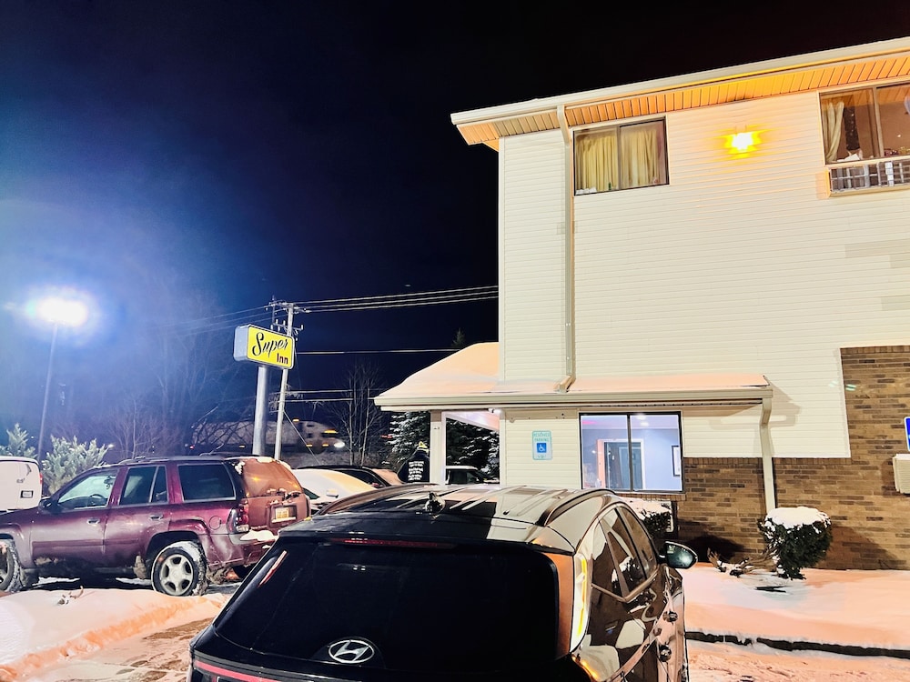 Super Inn by OYO Lansing MI