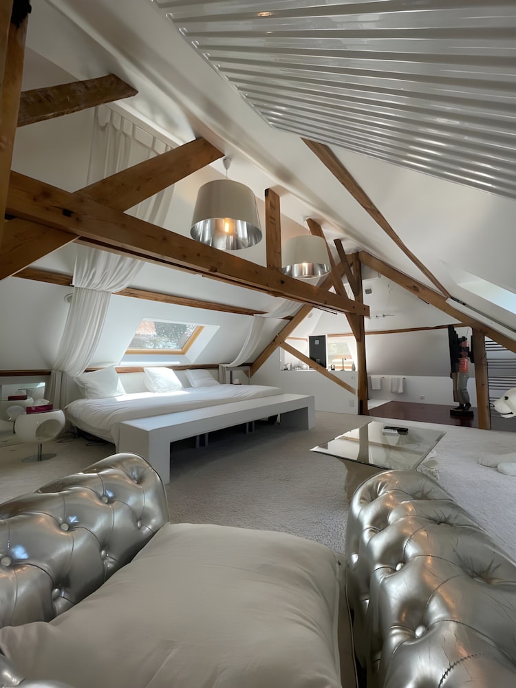 Estate in Saint-pavace Near Le Mans Circuit
