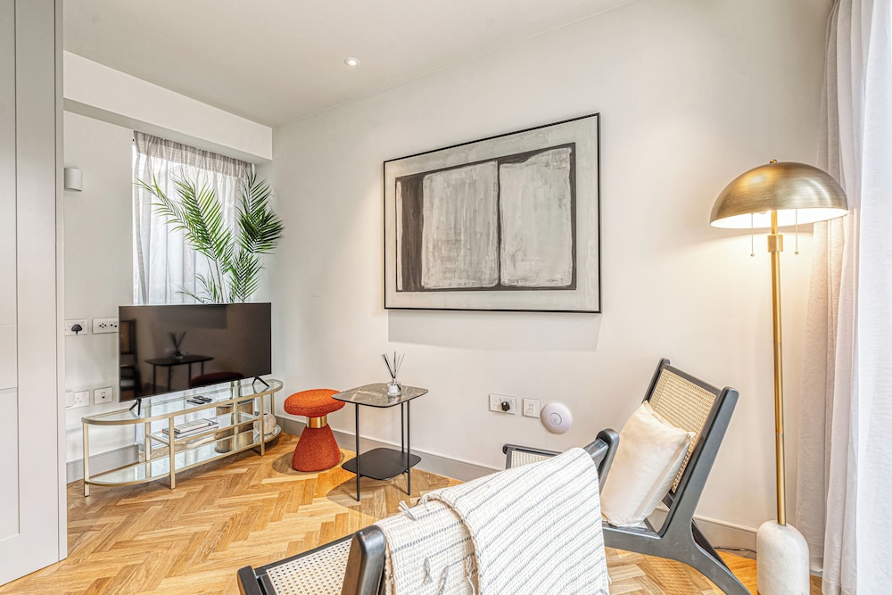 Luxury flats near Big Ben and London Eye