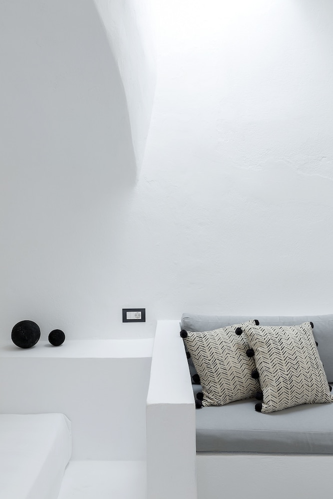 Alluvial Santorini Suites