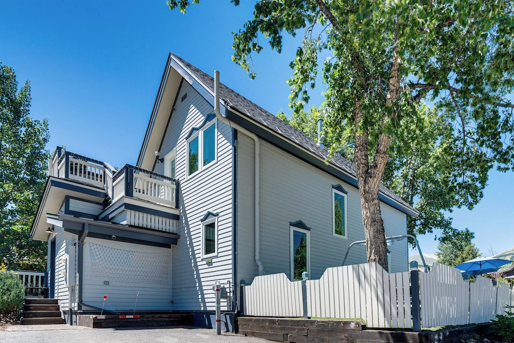 Steps From Central Downtown: Breckenridge Home view 4