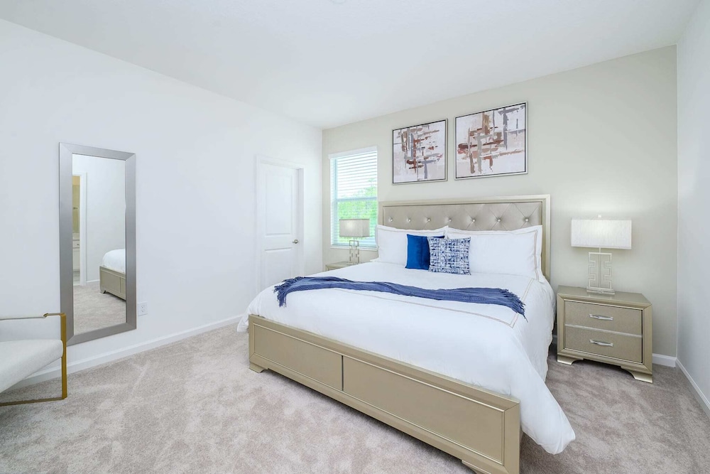 Upstay Luxury Resort Home w Pool & Patiosleeps 26