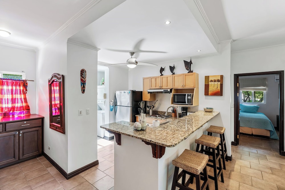 3-BD Beauty with Pool Near Beach