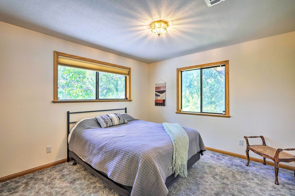 10 Acres w/ Stunning Views: Apple Hill Home! view 2