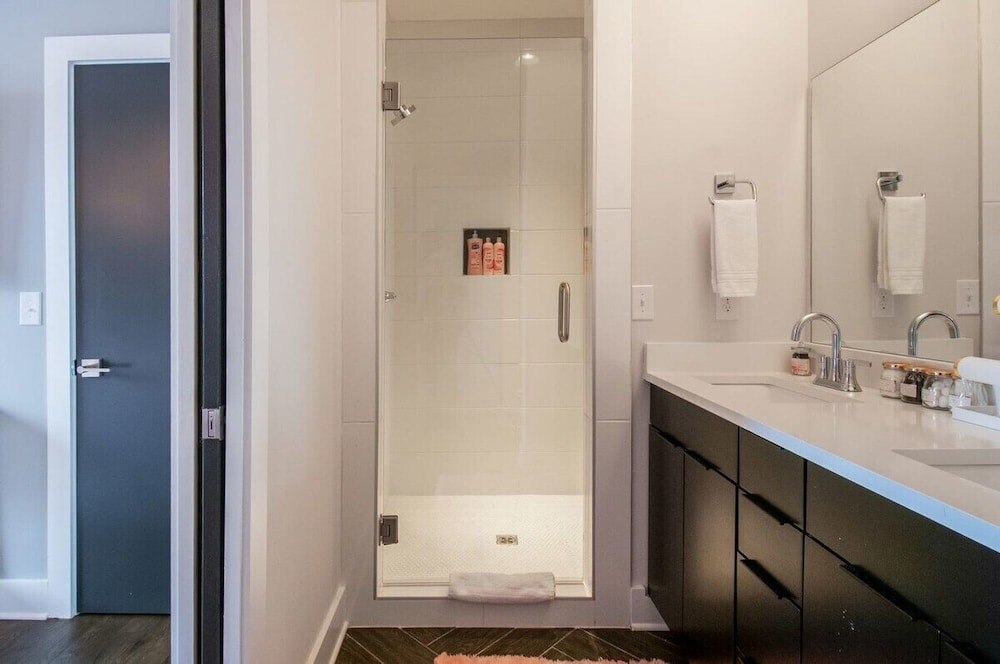 King Queen 2 Homes - 24 Beds City Views