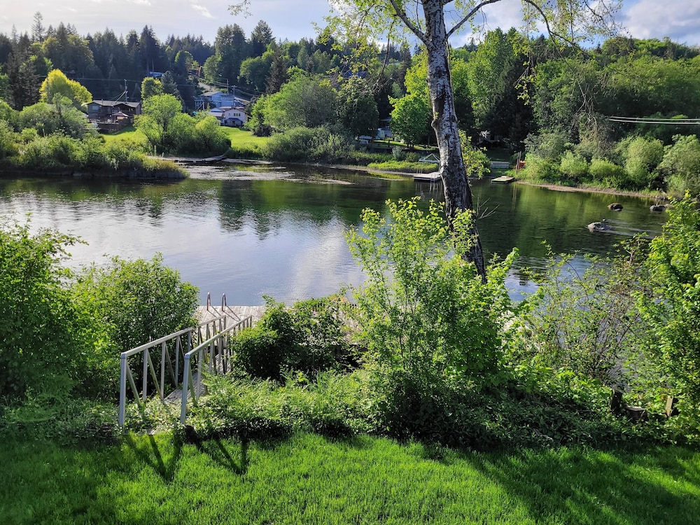 Riverside by Cowichan Lake Cottages