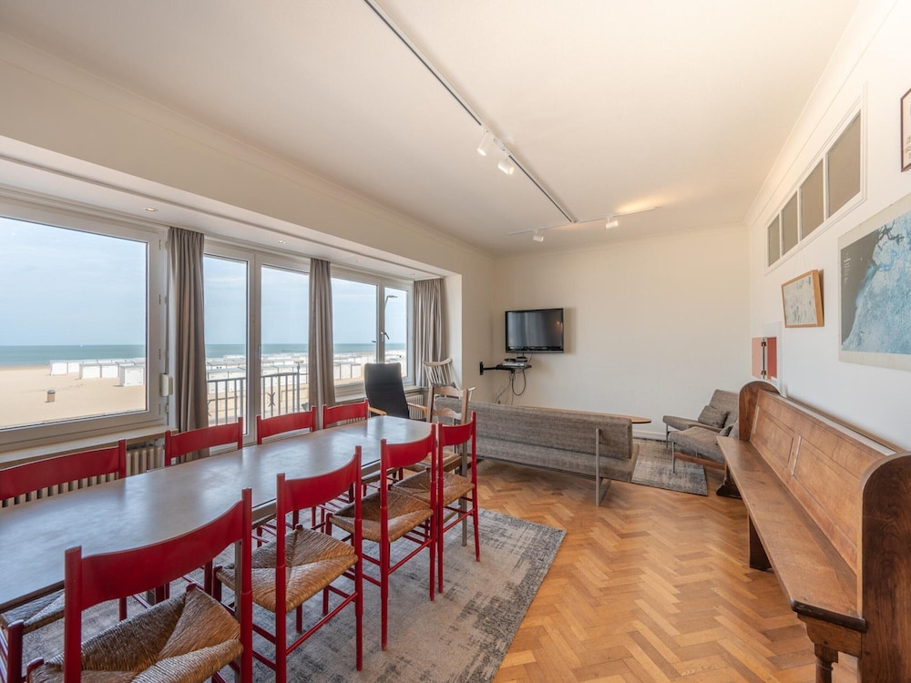 Apartment in Duinbergen by the Sailing School