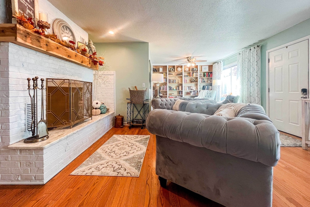 Charming Cottage w/ Hot Tub: 15 Mi to Chattanooga! view 5