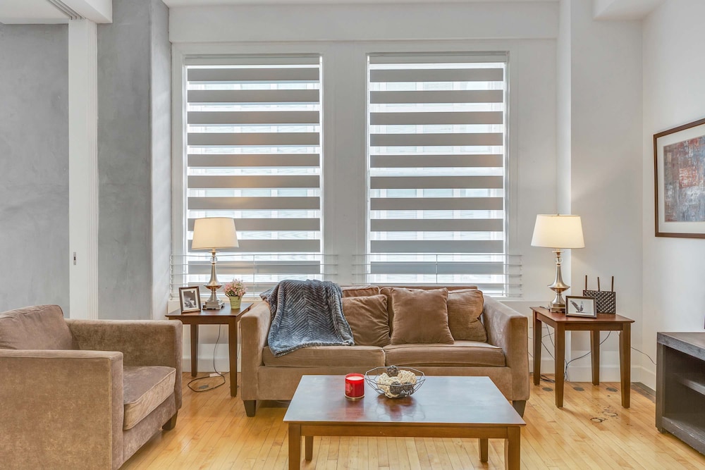 Stylish Deluxe 1BR At HWH by Oneluxstay