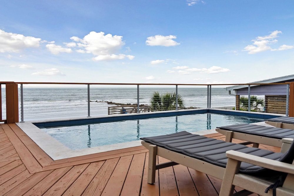 Oceanfront w/ Pool, Panoramic Deck Views, 5bdr Folly Ocean Breeze by Avantstay