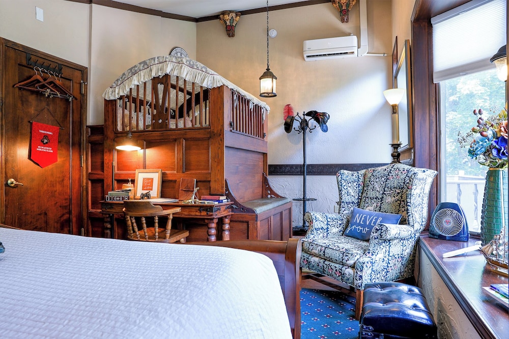Stone Chalet B&B Inn and Event Center