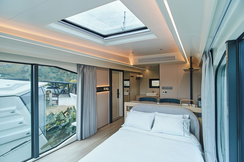 Roka Hotel
