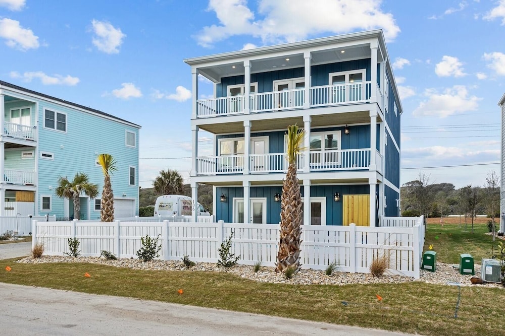 Forever Blue 6 Bedroom Home