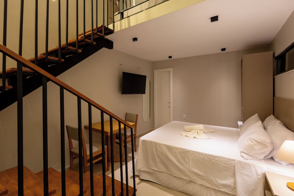 Aira Hotel